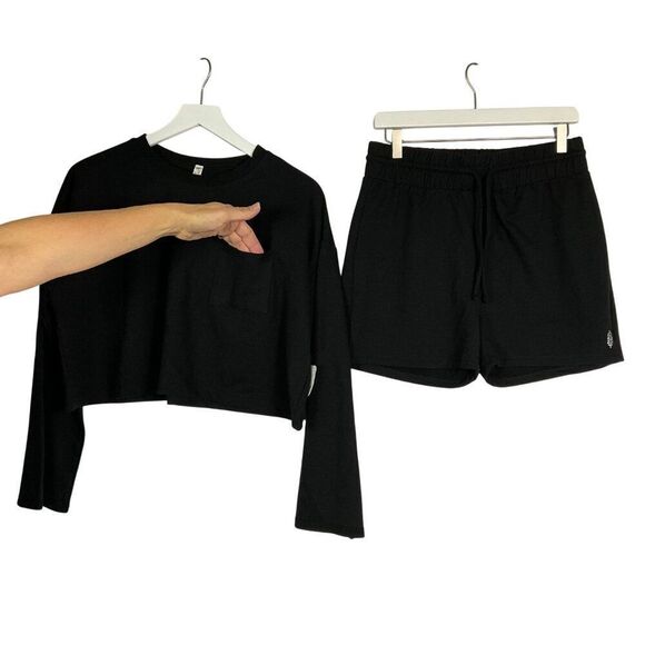 NWT Free People Movement Sunny Set Black Cropped Long Sleeve Top & Shorts Medium - Picture 5 of 16